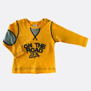 T-shirt manica lunga in cotone con stampa a rilievo ed abbottonatura sulla spalla
